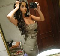 Demi Rose Mawby taking a selfie