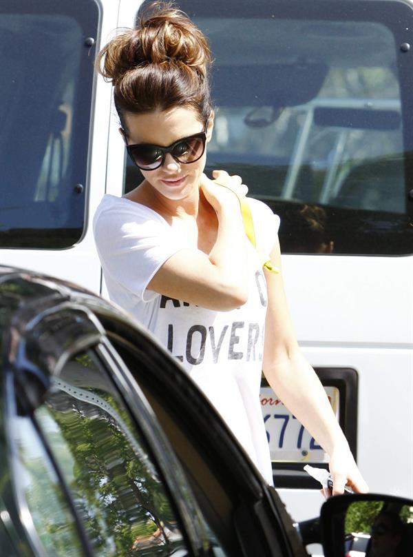 Kate Beckinsale out and about - August 15, 2013  