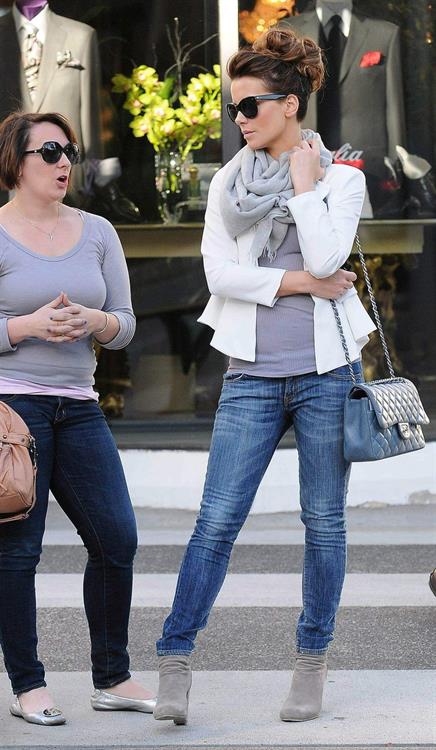 Kate Beckinsale Shopping in Los Angeles February 27, 2013  