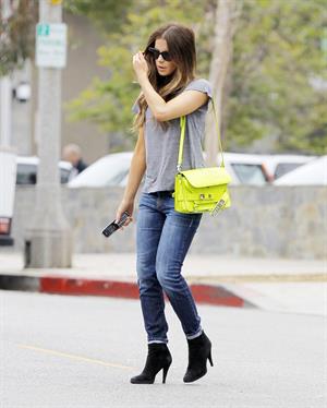 Kate Beckinsale - Enjoys a stroll in Los angeles (07.06.2013) 