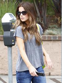 Kate Beckinsale - Enjoys a stroll in Los angeles (07.06.2013) 