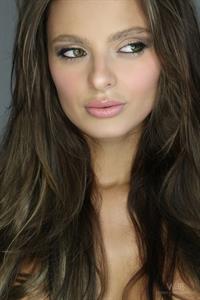 Dana Harem - Green Eyes, Red Lingerie and White Lights