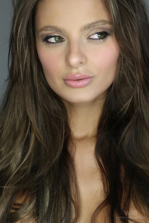 Dana Harem - Green Eyes, Red Lingerie and White Lights