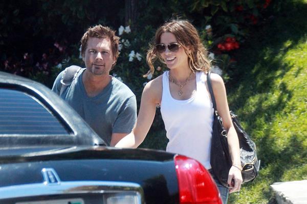 Kate Beckinsale - limo trip to a private tour at the LA Zoo July 26-2012