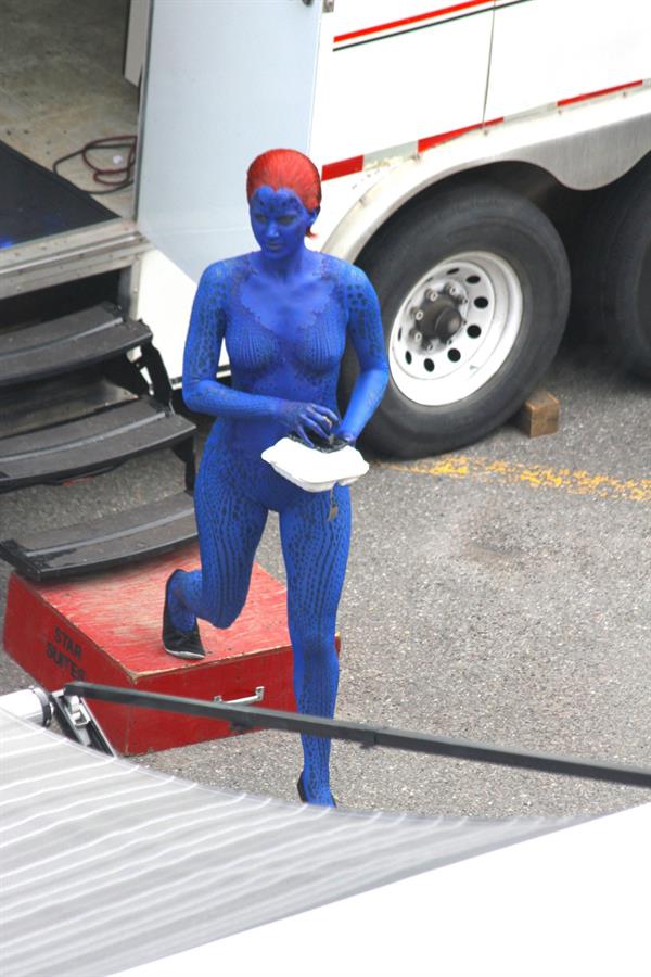 Jennifer Lawrence s On the Set of X-Men: Days of Future Past - Montreal, Canada (May 31, 2013) 