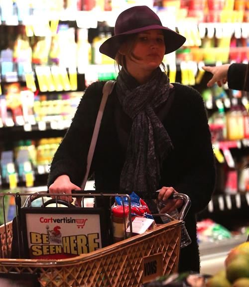Jennifer Lawrence - Shops in Santa Monica (29.01.2013)