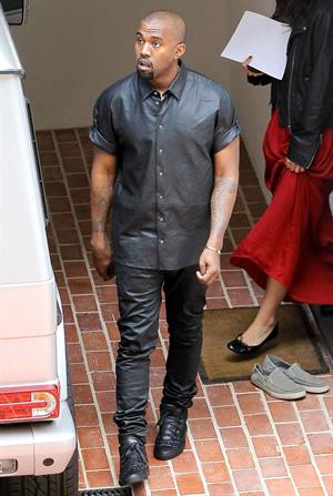 Kim Kardashian Goes house hunting with Kanye West in Bel Air (May 10, 2013) 