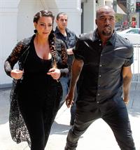 Kim Kardashian Goes house hunting with Kanye West in Bel Air (May 10, 2013) 