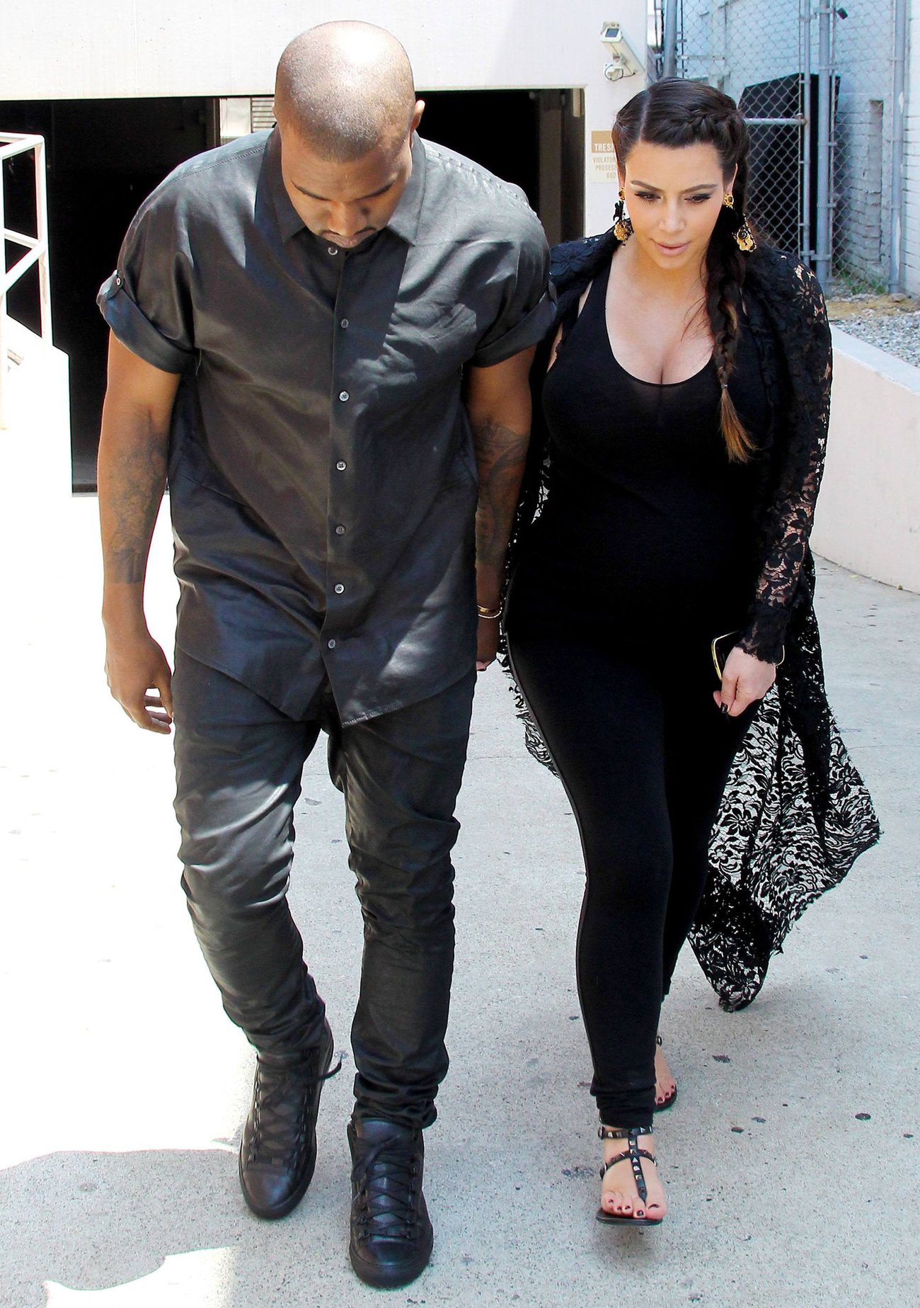 Kim Kardashian Goes house hunting with Kanye West in Bel Air (May 10, 2013) 