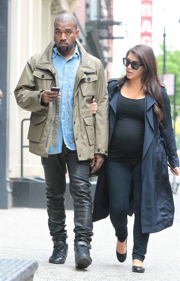 Kim Kardashian Takes an early morning stroll with Kanye West in SoHo (May 6, 2013) 