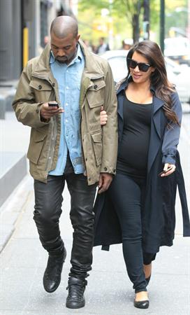 Kim Kardashian Takes an early morning stroll with Kanye West in SoHo (May 6, 2013) 