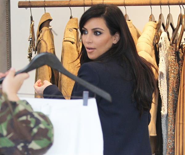 Kim Kardashian - Shops for lingerie at the the Curve Boutique in Los Angeles (05.02.2013) 