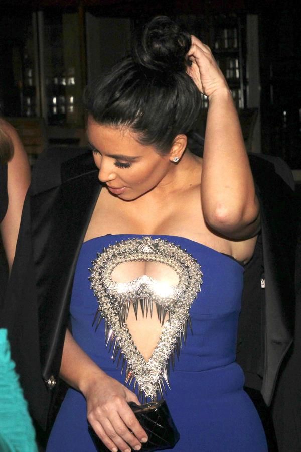 Kim Kardashian greets fans outside restaurant in Miami Beach - Jan 6, 2013 