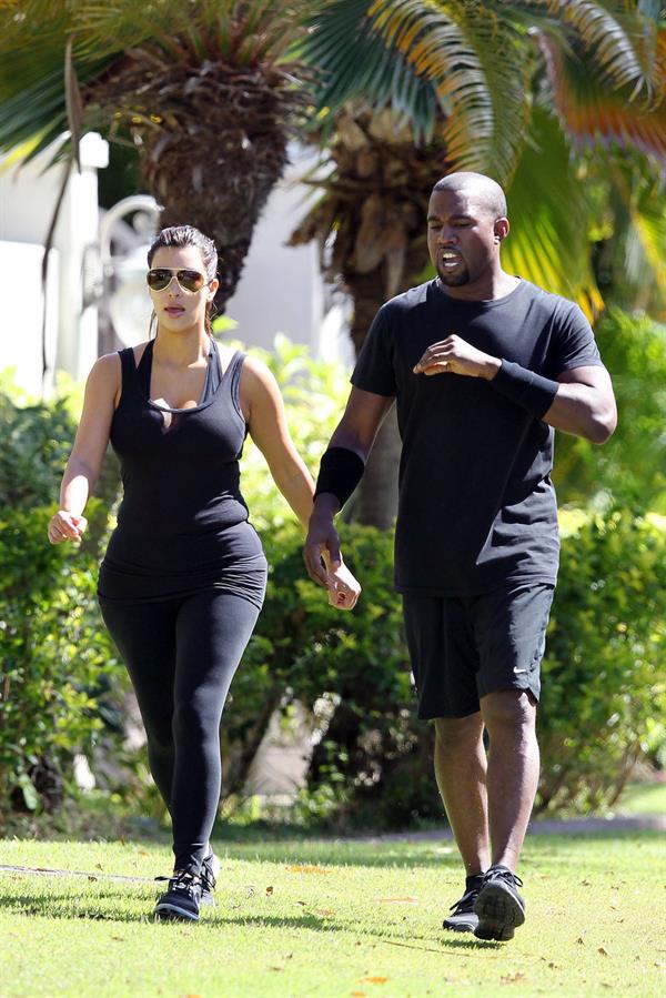 Kim Kardashian and Kanye West Walk in Beverly Hills 11 August 2012 