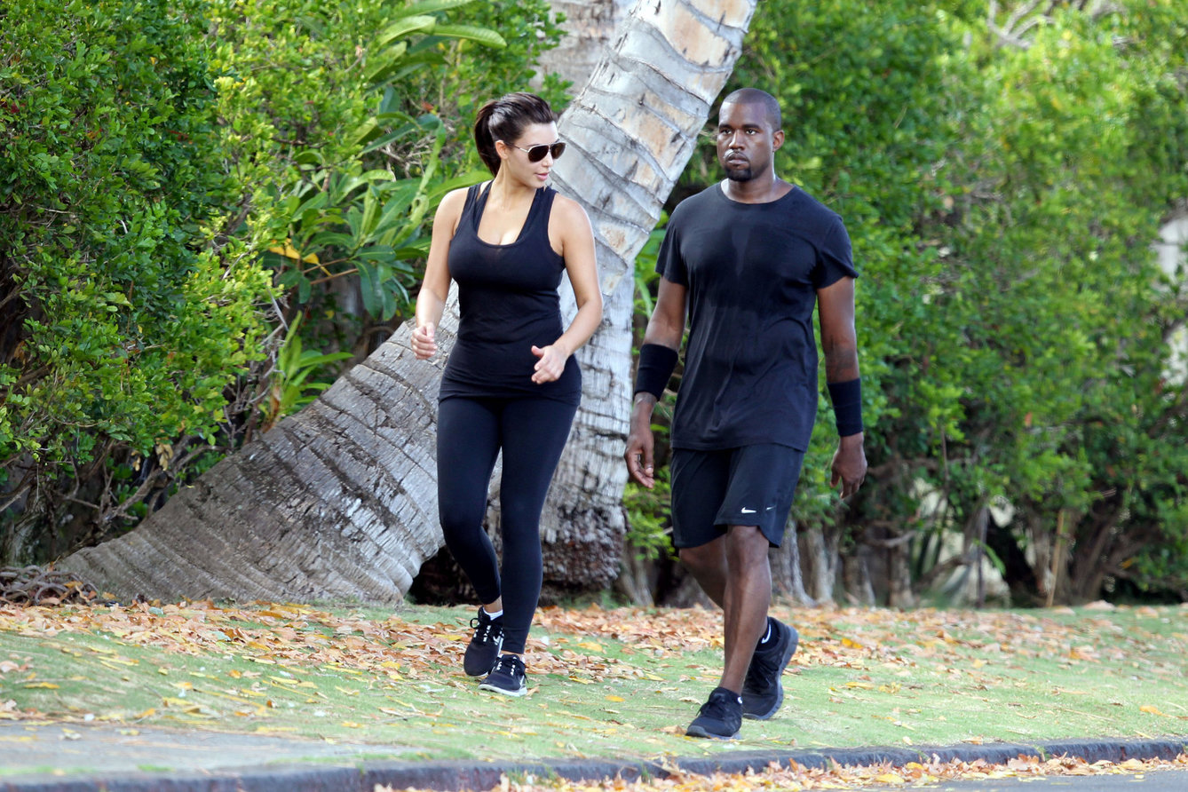 Kim Kardashian and Kanye West Walk in Beverly Hills 11 August 2012 