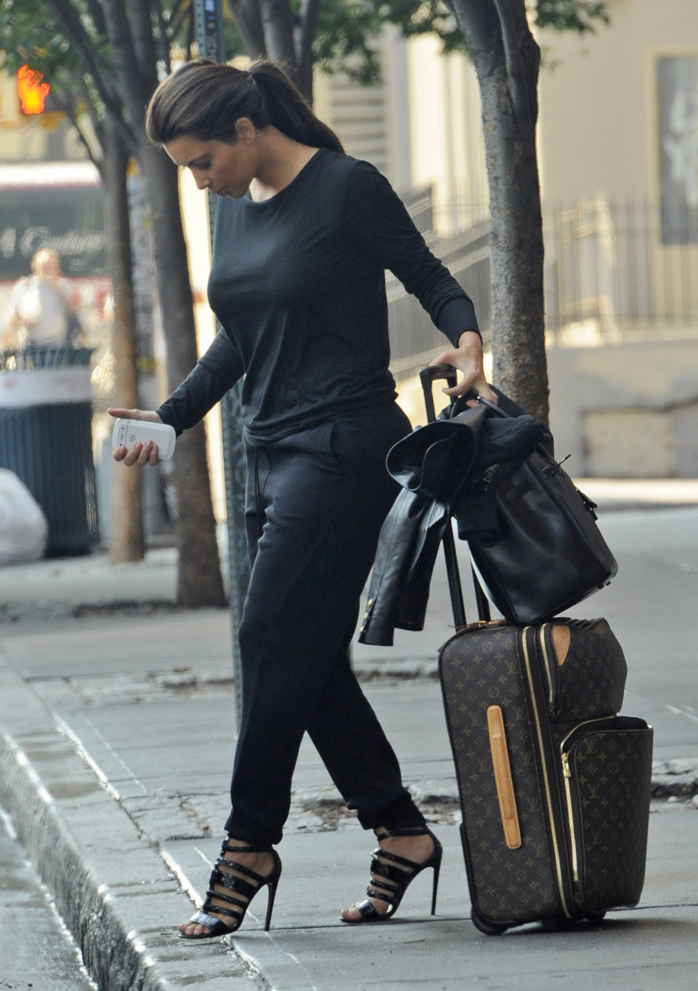 Kim Kardashian and Kanye West JFK airport in New York - 09 August 2012 