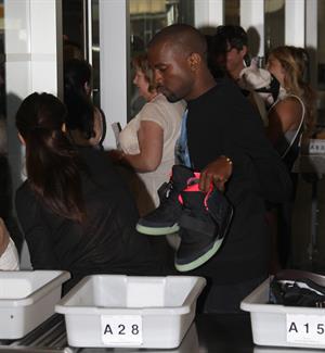 Kim Kardashian and Kanye West JFK airport in New York - 09 August 2012 