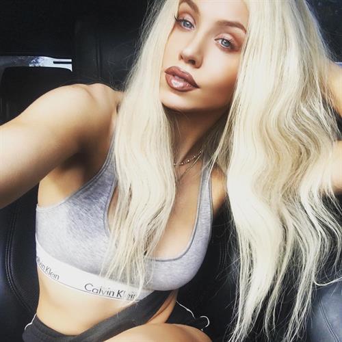 Imogen Anthony taking a selfie