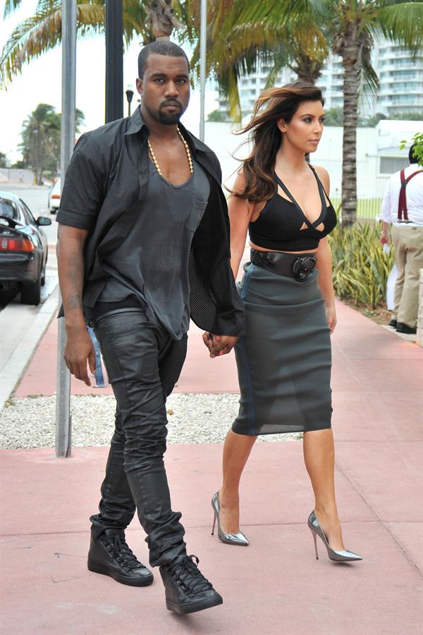 Kim Kardashian out for dinner in Miami 10/14/12 