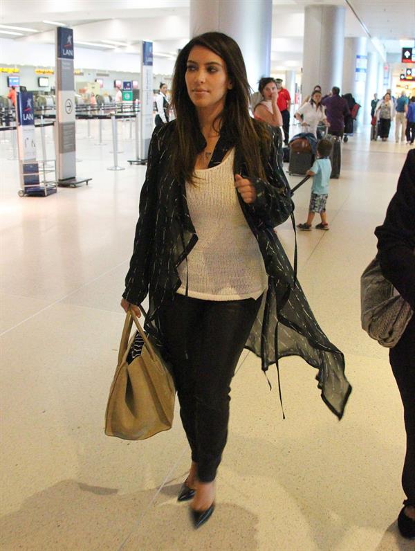 Kim Kardashian catches a flight out of Miami October 4, 2012 