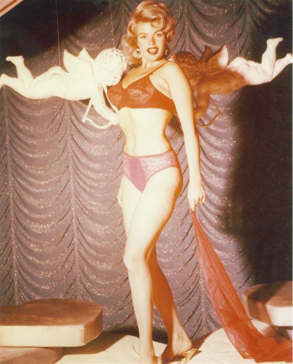 Jayne Mansfield in lingerie