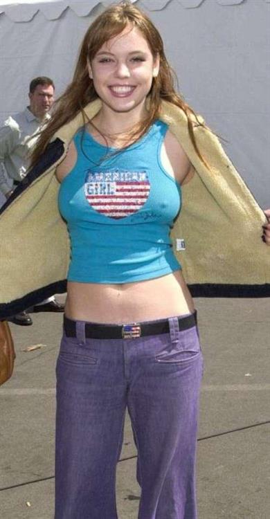 Agnes Bruckner - breasts