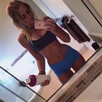 Jade Grobler taking a selfie