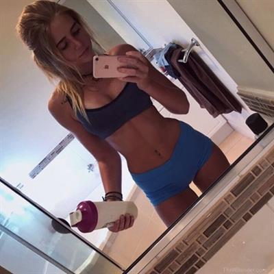 Jade Grobler taking a selfie