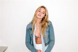 Iskra Lawrence:  Atisha Paulson for C Heads
