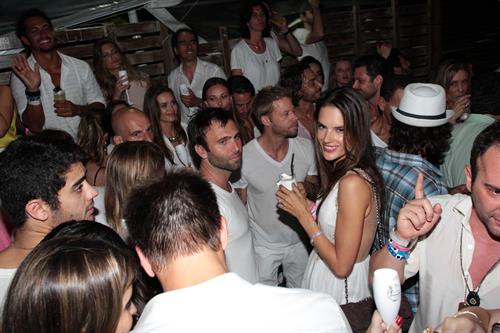Alessandra Ambrosio - Cafe La Mosique, Brasil 1/1/13  