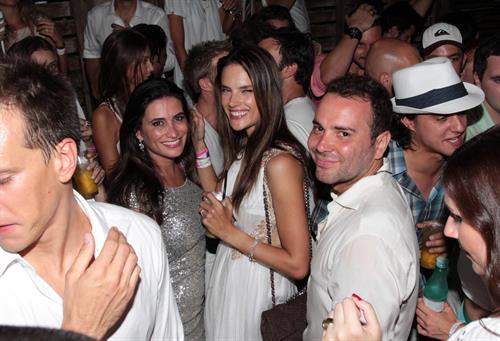 Alessandra Ambrosio - Cafe La Mosique, Brasil 1/1/13  