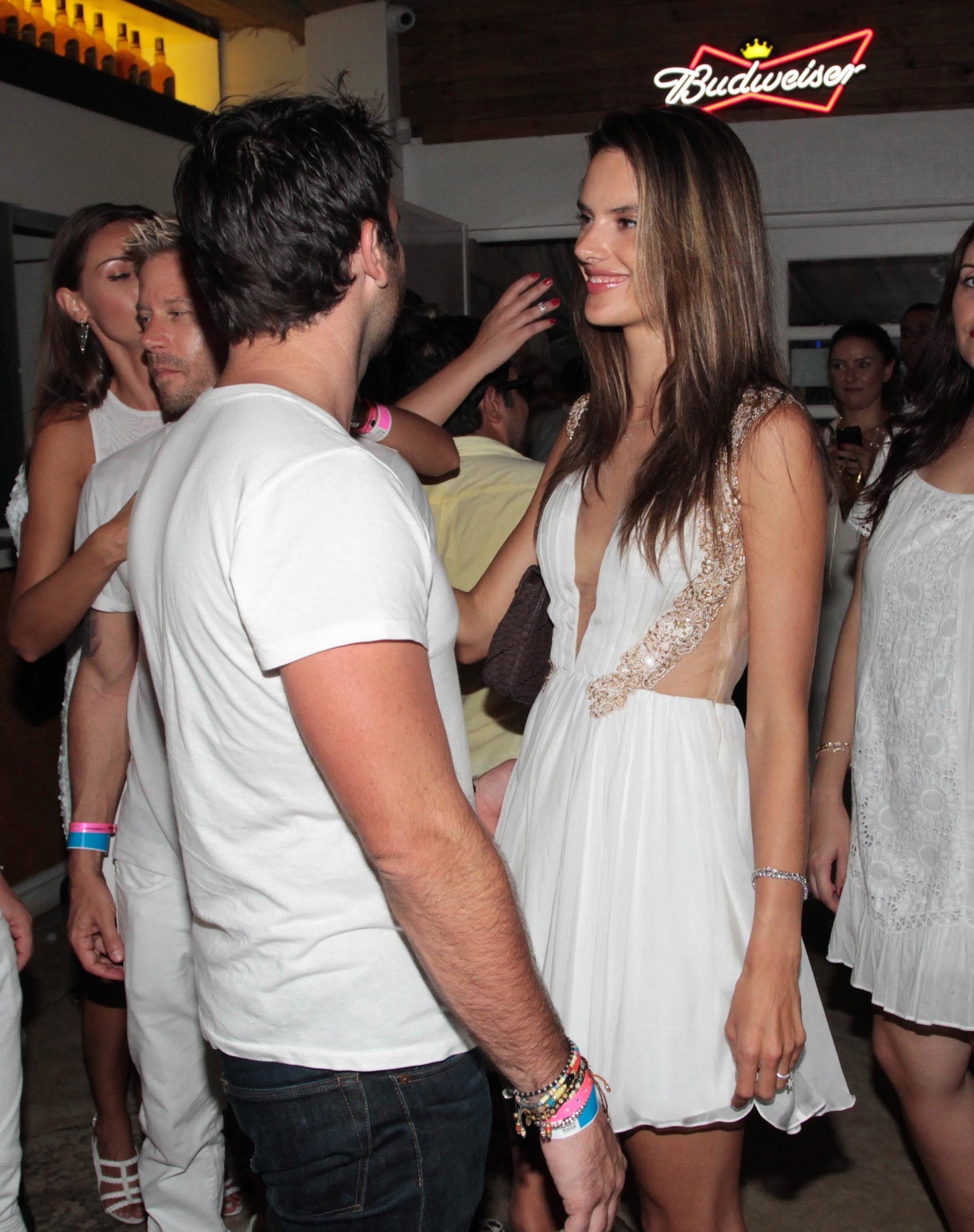 Alessandra Ambrosio Pictures Alessandra Ambrosio - Cafe La Mosique, Brasil 1/1/13