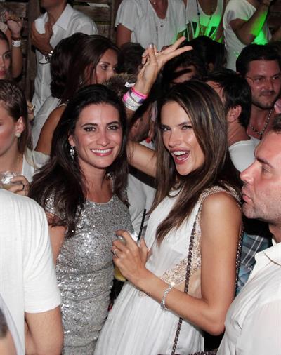 Alessandra Ambrosio - Cafe La Mosique, Brasil 1/1/13  