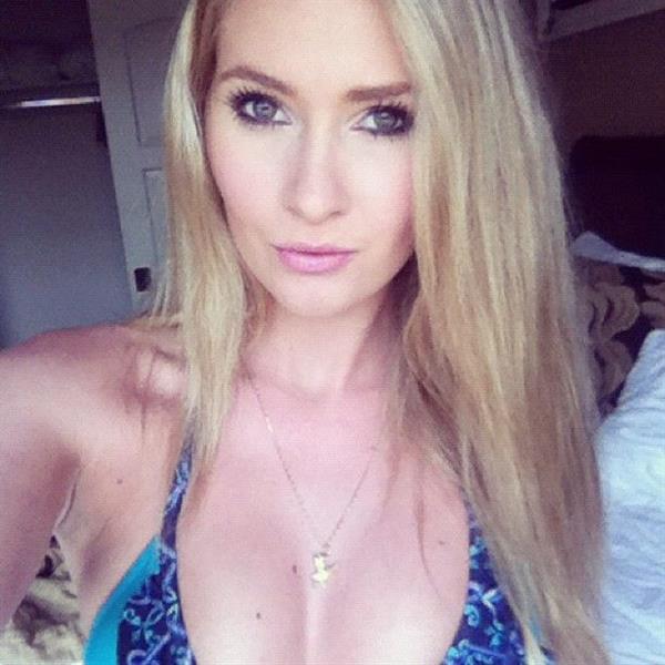 Lauren Volker in a bikini taking a selfie