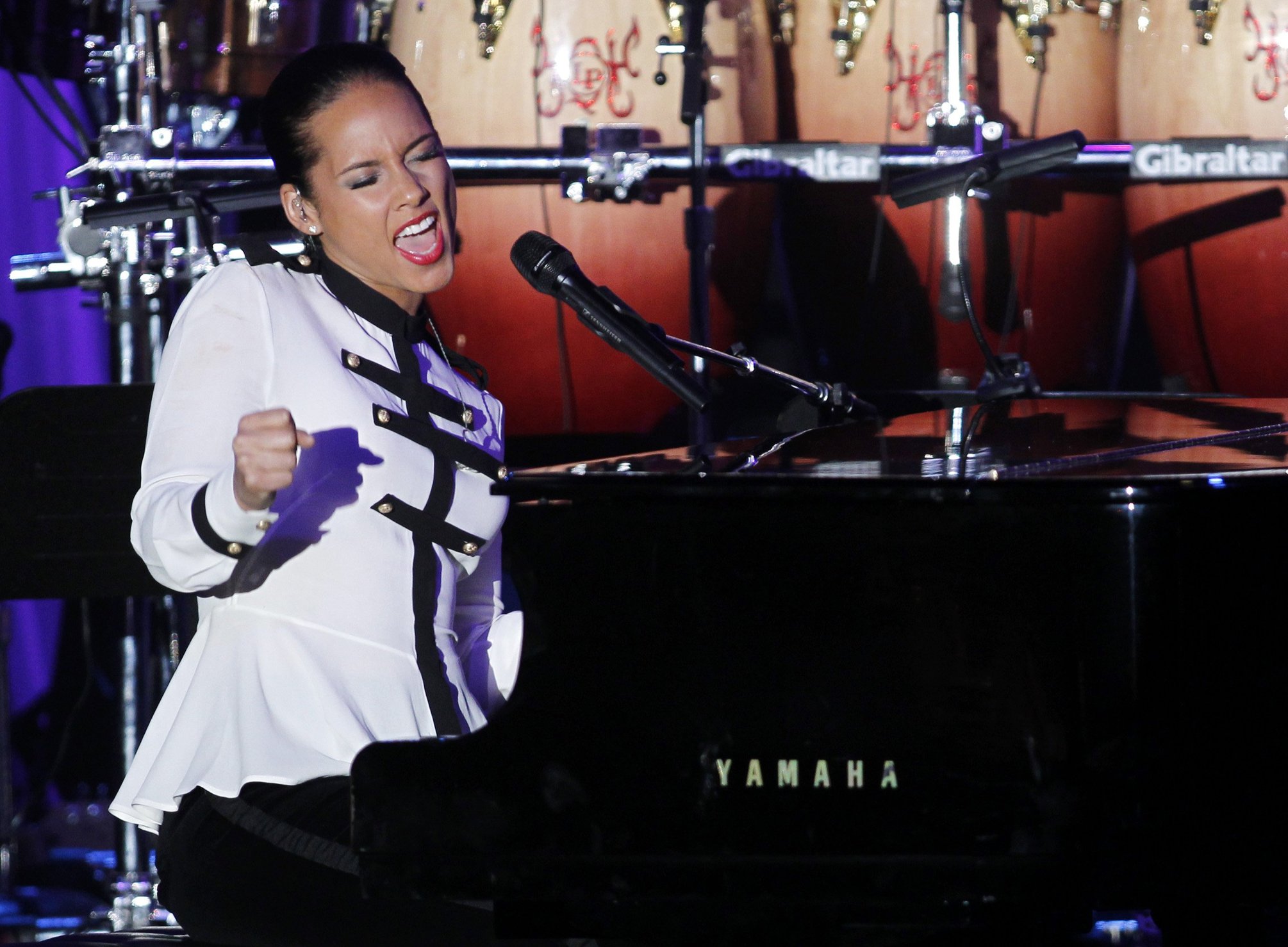 Alicia keys перевод. Alicia Keys on Stage.