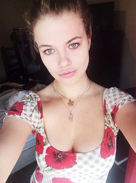 Hailey Clauson taking a selfie