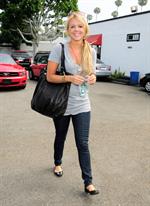 Ali Fedotowsky drops off her Mini Copper at Avon Rent a Car in Beverly Gills on July 1, 2010