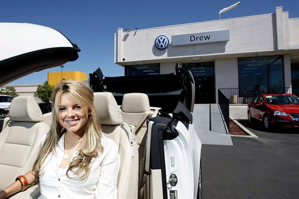 Ali Fedotowsky shops for a new car in San Diego on August 20, 2010 
