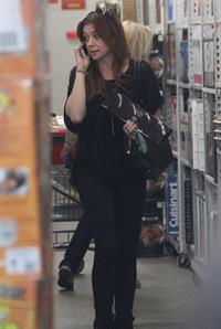 Alyson Hannigan Goes shopping in Santa Monica (November 7, 2013) 