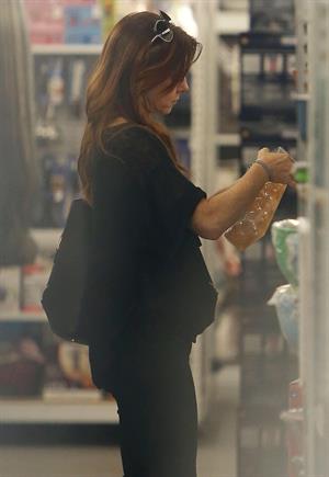 Alyson Hannigan Goes shopping in Santa Monica (November 7, 2013) 