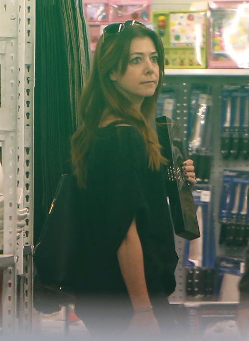 Alyson Hannigan Goes shopping in Santa Monica (November 7, 2013) 