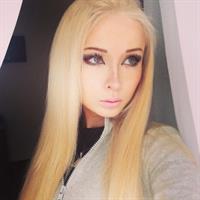 Valeria Lukyanova taking a selfie