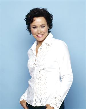 Amanda Mealing Photoshoots  