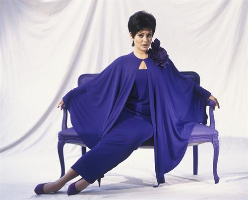 Amanda Mealing Photoshoots  