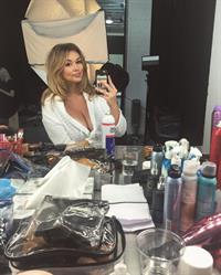 Hunter McGrady taking a selfie