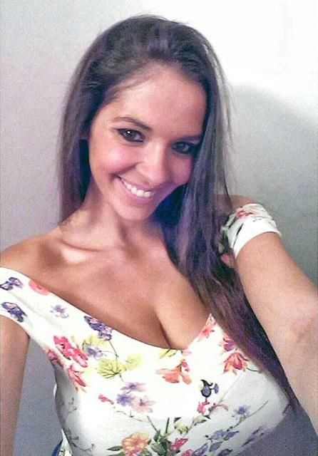 Inês Aragão taking a selfie