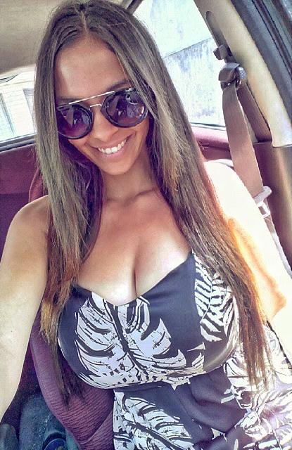 Inês Aragão taking a selfie