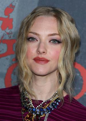 Amanda Seyfried Los Angeles premiere of Red Riding Hood at Graumans Chinese Theatre on March 7, 2011