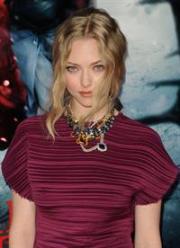 Amanda Seyfried Los Angeles premiere of Red Riding Hood at Graumans Chinese Theatre on March 7, 2011