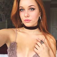 Sar Gibson taking a selfie